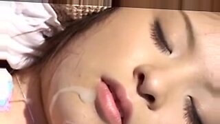 Bellezas japonesas se involucran en sexo hardcore intenso