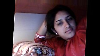 Sharmin, une beauté bangladeshi, s'engage dans un sexe chaud.