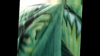 فيديو أليسونبيل يعرض لقاءً ساخنًا مع نمر مشتهٍ.