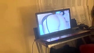 노골적인 내용이 담긴 한국 테마의 포르노 비디오.