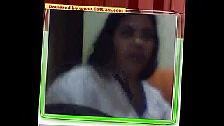 Seorang gadis Arab nakal di webcam dengan pria horny dari MSN.
