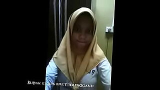 Video penuh Indo SMK yang penuh dengan Bokeh dengan kandungan eksplisit.