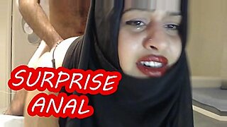 Pasangan Muslim gemuk meneroka keseronokan anal.