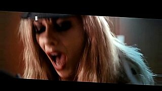 Jessica Jane plaagt en behaagt in R34-video