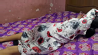 Một thiếu nữ Bangladesh trải qua cuộc gặp gỡ tình dục đầu tiên của mình.