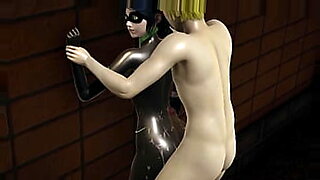 Una mujer erótica muestra sus habilidades en un video.