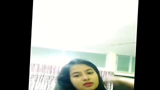สาวอินเดียอวดหน้าอกและตูดใหญ่ของเธอในวิดีโอคอลเดี่ยวที่เย้ายวนใจ
