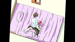 一个小脸和大头的动画女孩参与古怪的性爱。