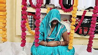 インドの女の子が新婚旅行で彼氏と快楽を体験する