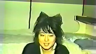 Pornô japonês vintage com cenas clássicas e erotismo atemporal.