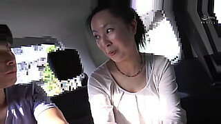 Οι Ιαπωνικές μιλφς εκπλήσσονται από την κρυφή κάμερα και το μεγάλο μαύρο πέος