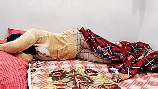 Ινδικός καρφίτσας κυριαρχείται και έρχεται σκληρά