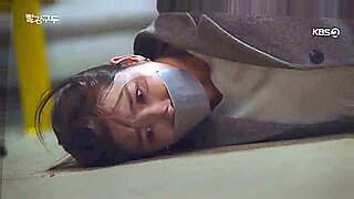 Βίντεο φετίχ HD BDSM με μια Κορεάτισσα καλλονή δεμένη και πειραγμένη.
