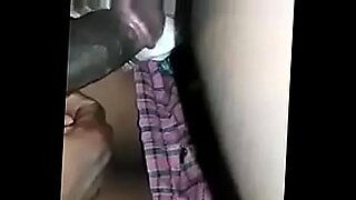 Femmes ougandaises mouillées en action chaude