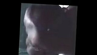 Robbins와 Mweruka가 출연하는 뜨거운 포르노 비디오.