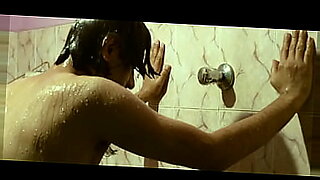 Albert Martinez participa de um filme completo de Tagalog em cenas quentes de sexo.