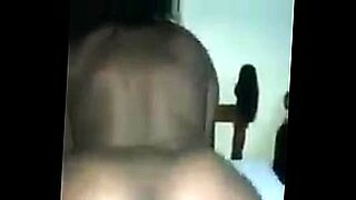 Un porno ugandés con encuentros sexuales apasionados e intensos.