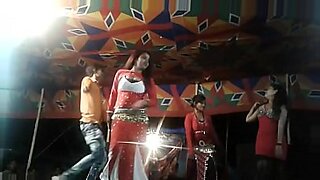 Performance de ópera de Bhojpuri com sexo