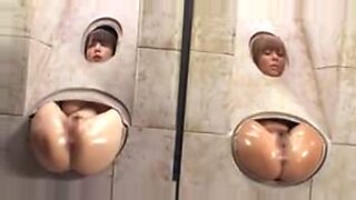 Wanita Jepang membuka lubang mereka untuk kenikmatan anal.