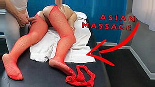 뜨거운 중국 섹스 비디오에는 야생적이고 뜨거운 액션이 포함됩니다.