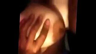 Git Hisap derrama leite sensualmente em um vídeo de provocação.