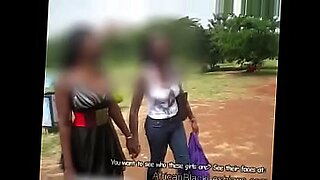 فتاة أوغاندية تصرخ بصوت عالٍ أثناء الجنس الشديد