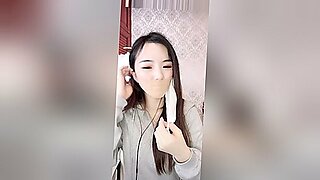アジアの美女がウェブカメラで自己ボンテージを探求